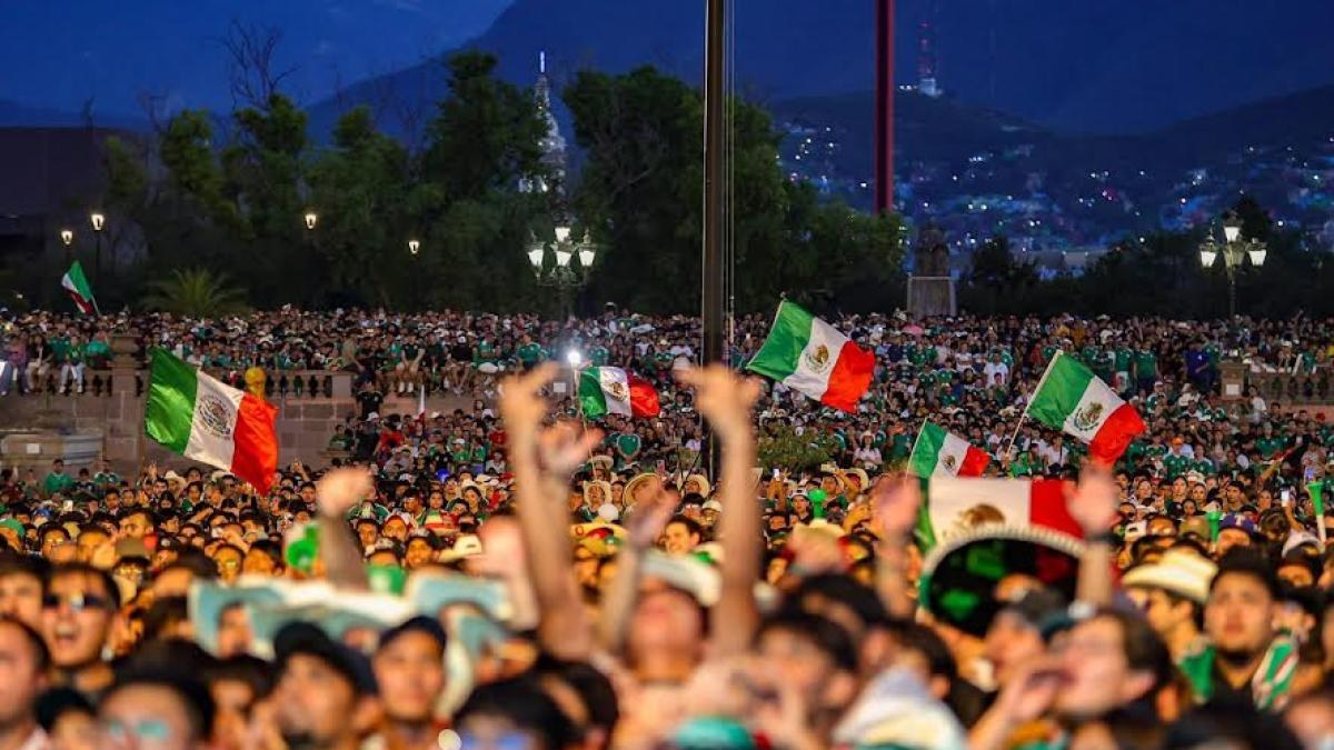 Tres lesionados por brincar bardas en Fan Fest Monterrey