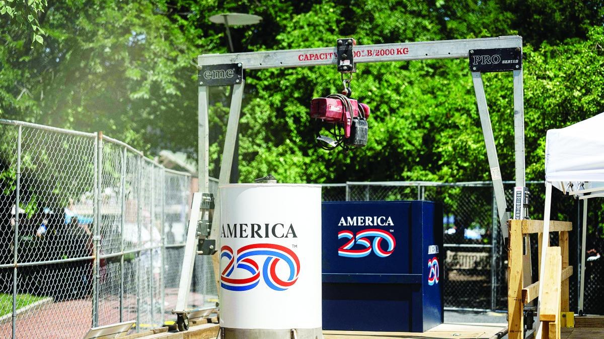 Estados Unidos entierra cápsula por 250 años de independencia