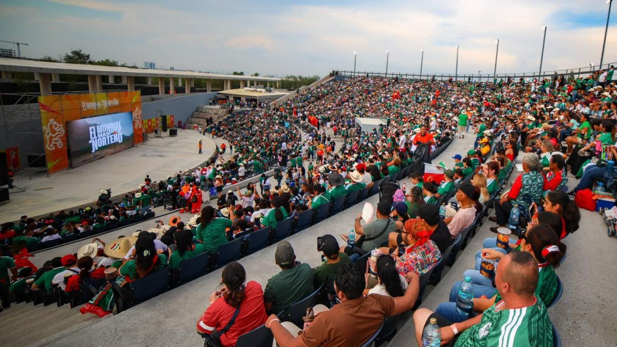 Miles abarrotan Macroplaza para México vs Inglaterra