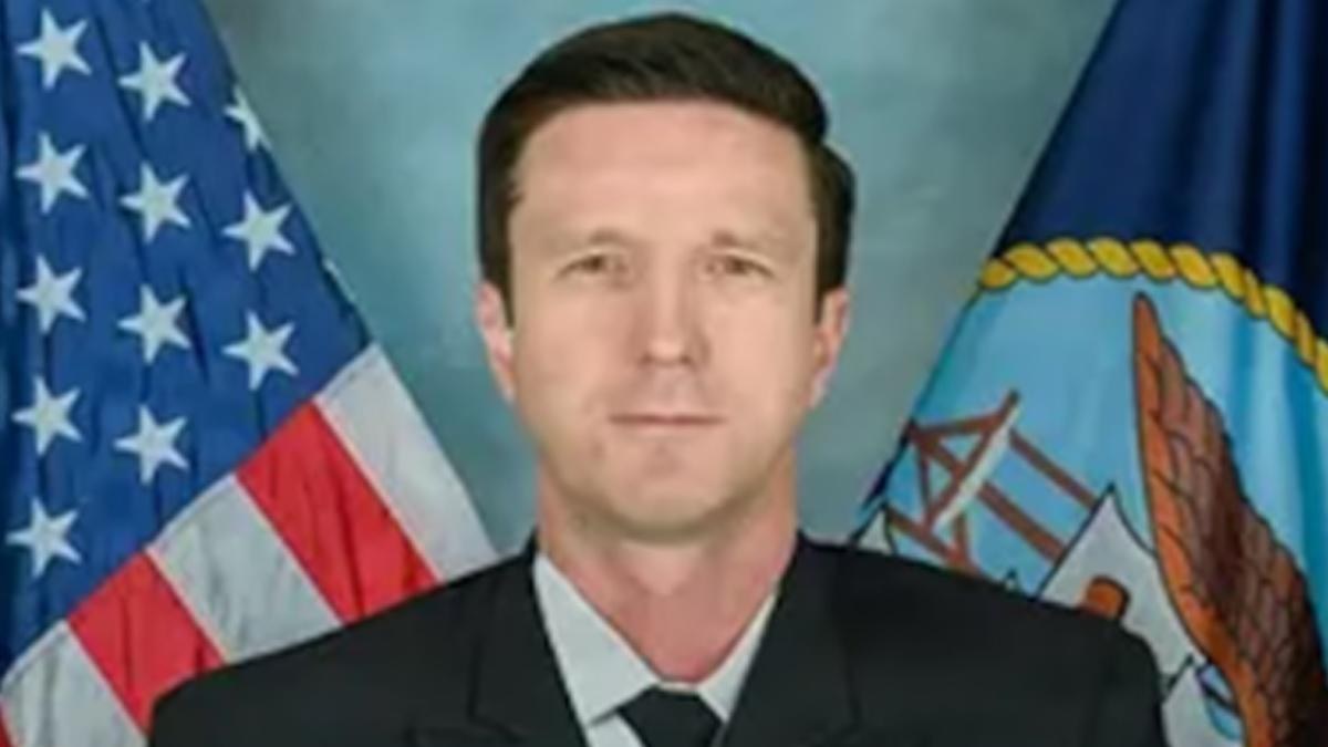 Estados Unidos confirma muerte de comandante en mar Arábigo
