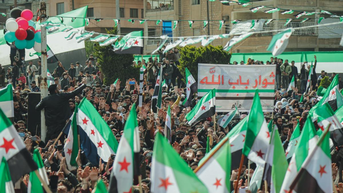 Estados Unidos planea retirar a Siria de lista terrorista