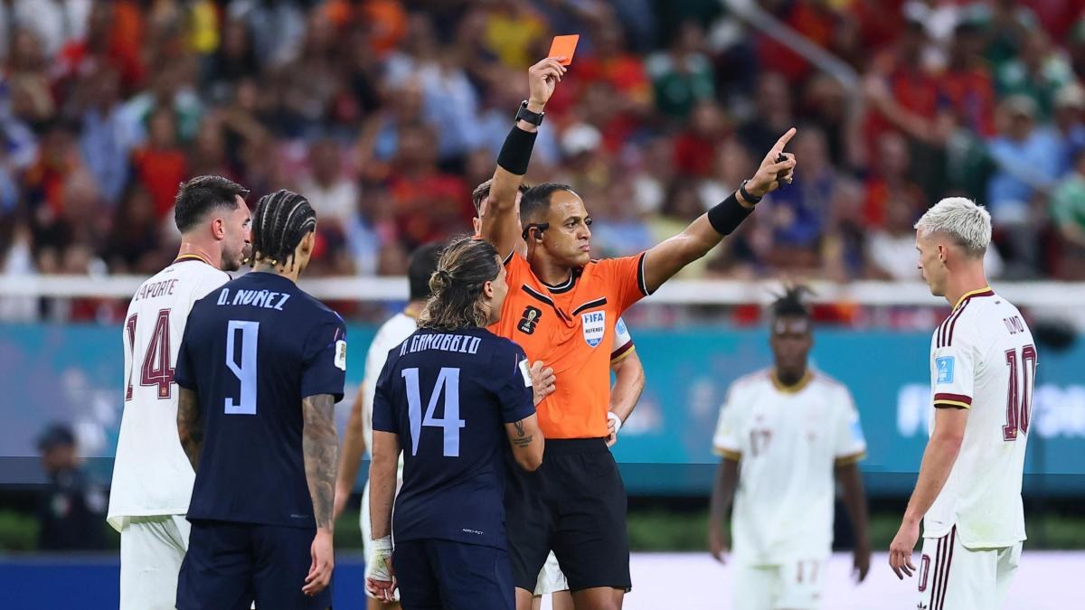 Árbitro Ismail Elfath dirigirá Argentina vs Inglaterra en Mundial