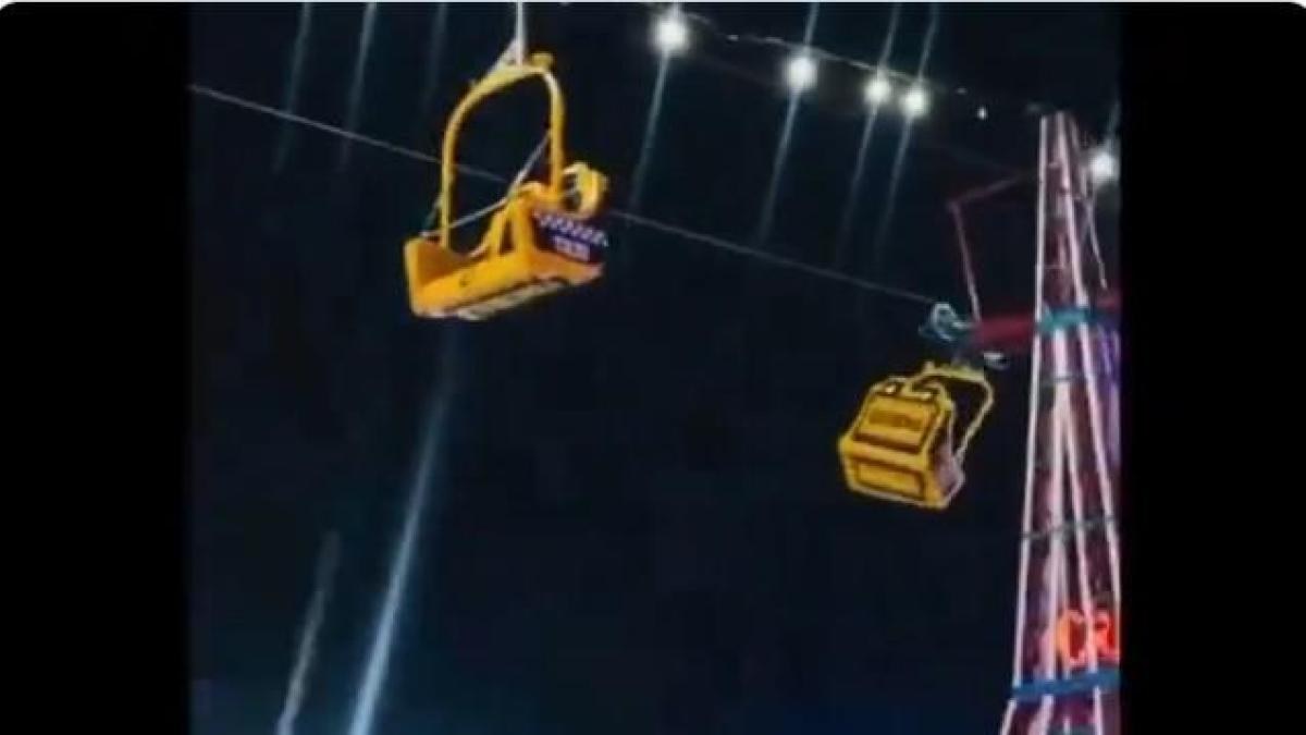 Cabina de teleférico se desploma en feria de Ciudad del Carmen