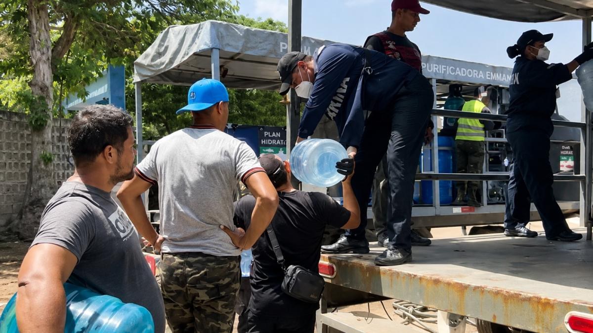 Semar suministra agua potable a damnificados en Venezuela