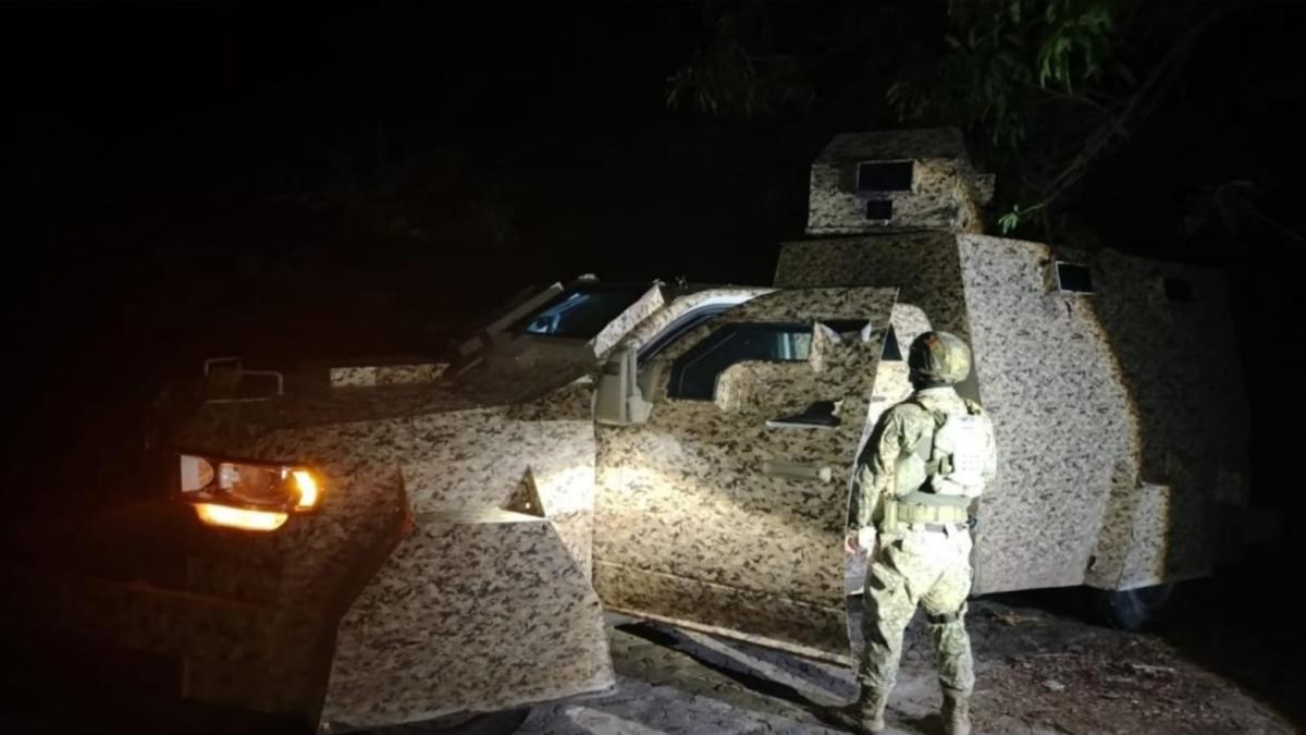 Aseguran dos vehículos blindados en Concordia, Sinaloa