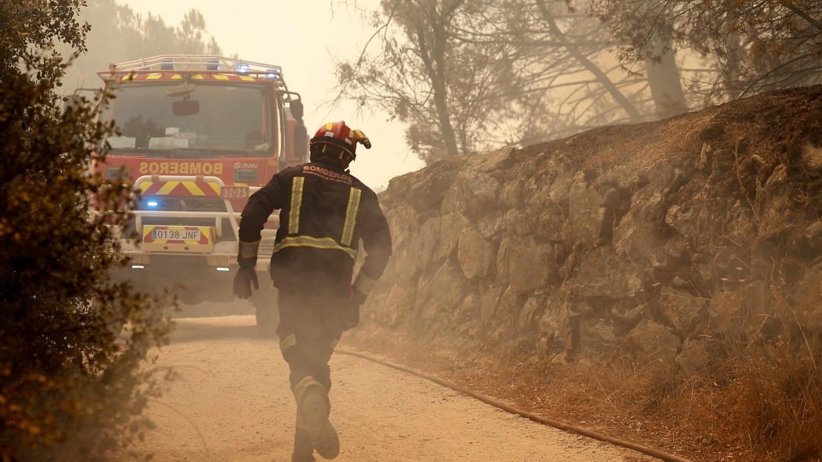 Incendios en Francia y España obligan a evacuar 325 mil personas