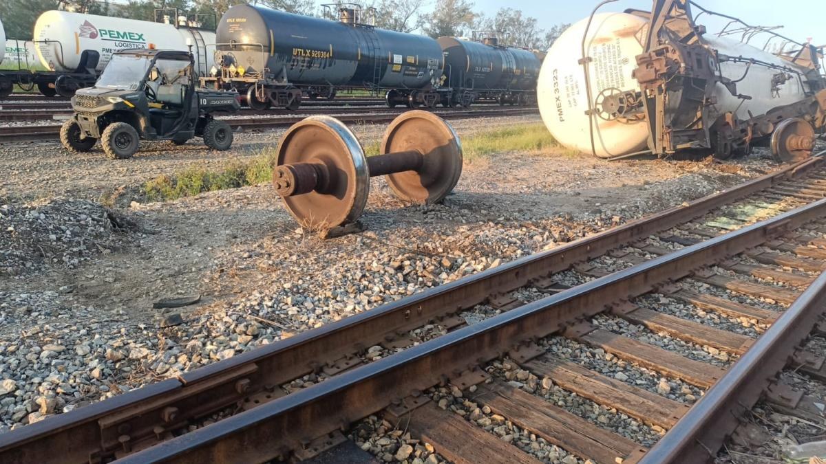 Descarrila carro tanque con 77 mil litros en Tamaulipas