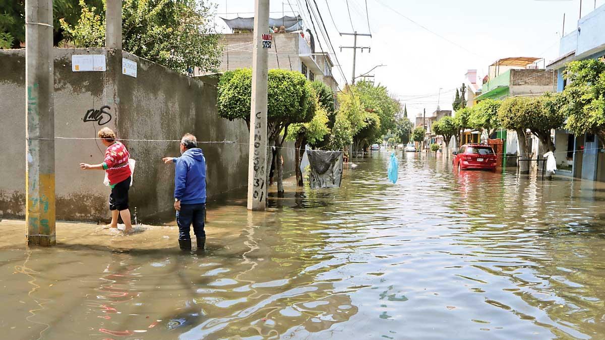 Colapsa drenaje y falta agua en Nezahualcóyotl