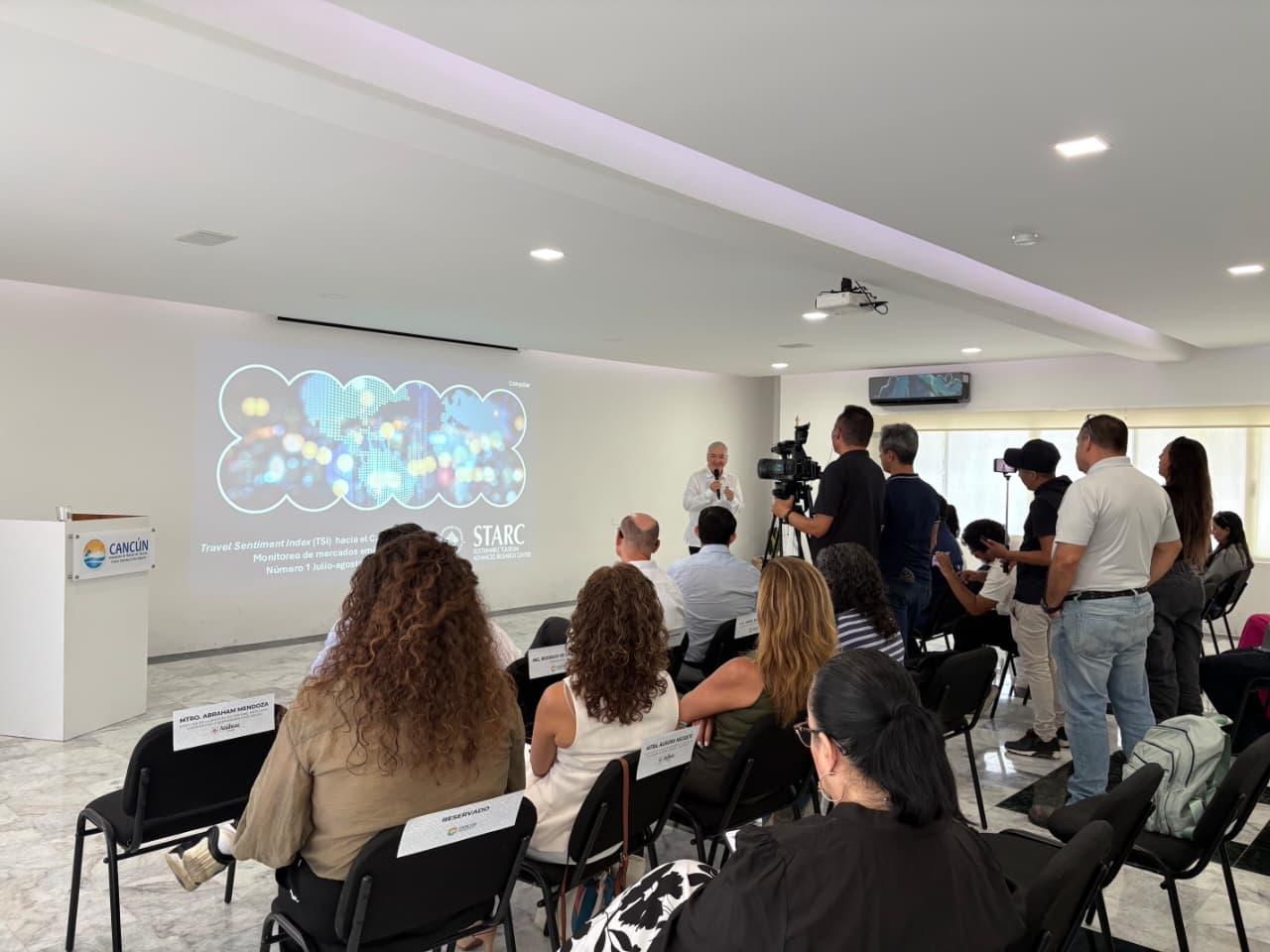 Travel Sentiment Index analiza turismo en Caribe Mexicano