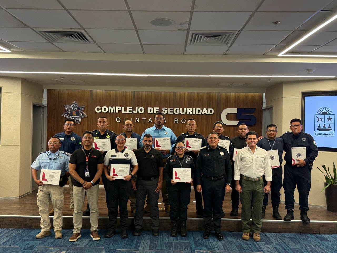 Certifican policías en uso del equipo Taser 7 en Quintana Roo