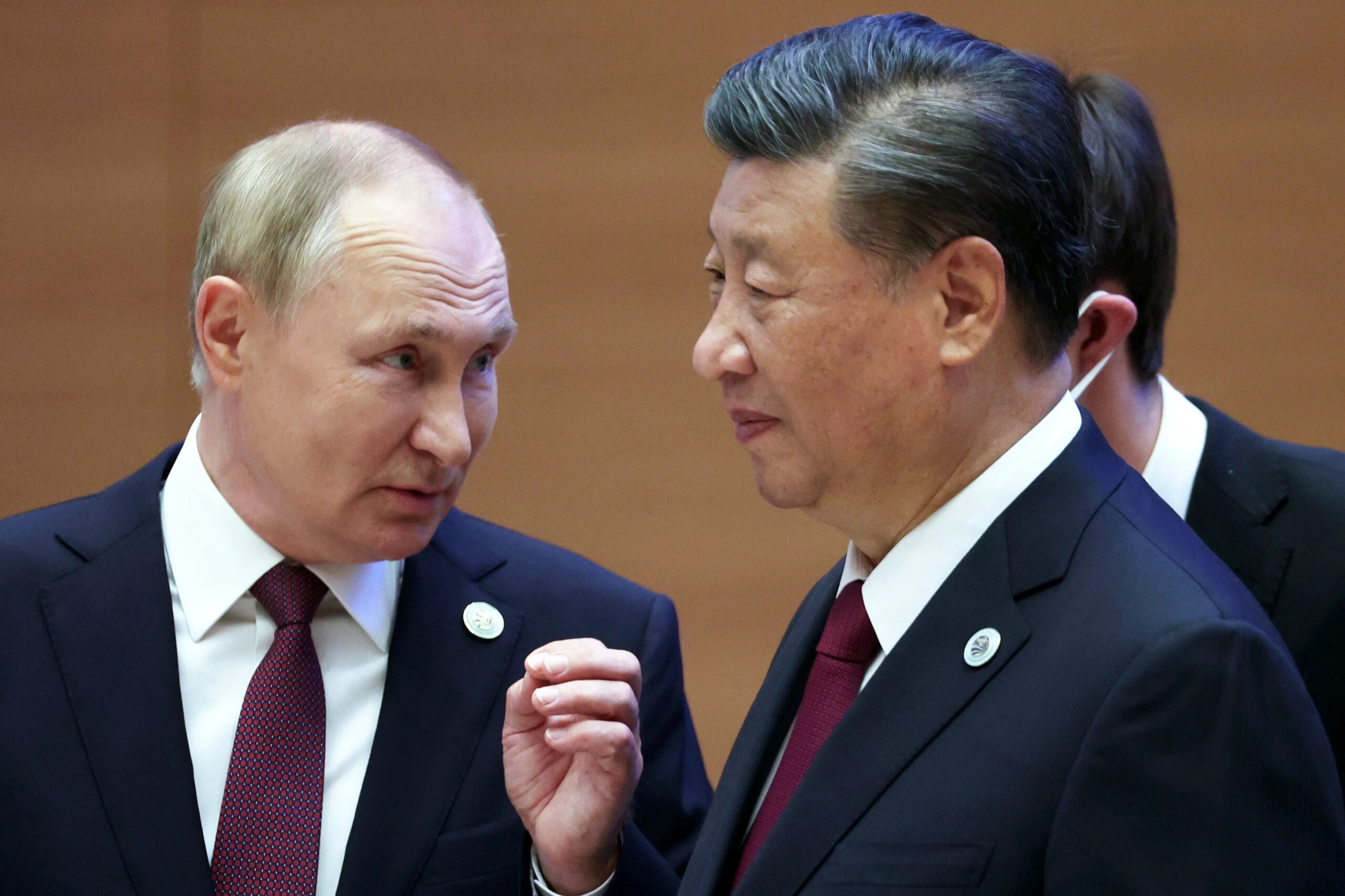Trump advierte a Rusia y China sobre venta de armas a Irán