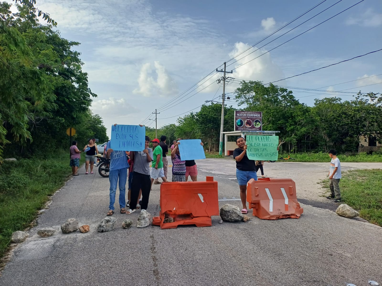 Habitantes bloquean carretera a Cobá en Nuevo Durango