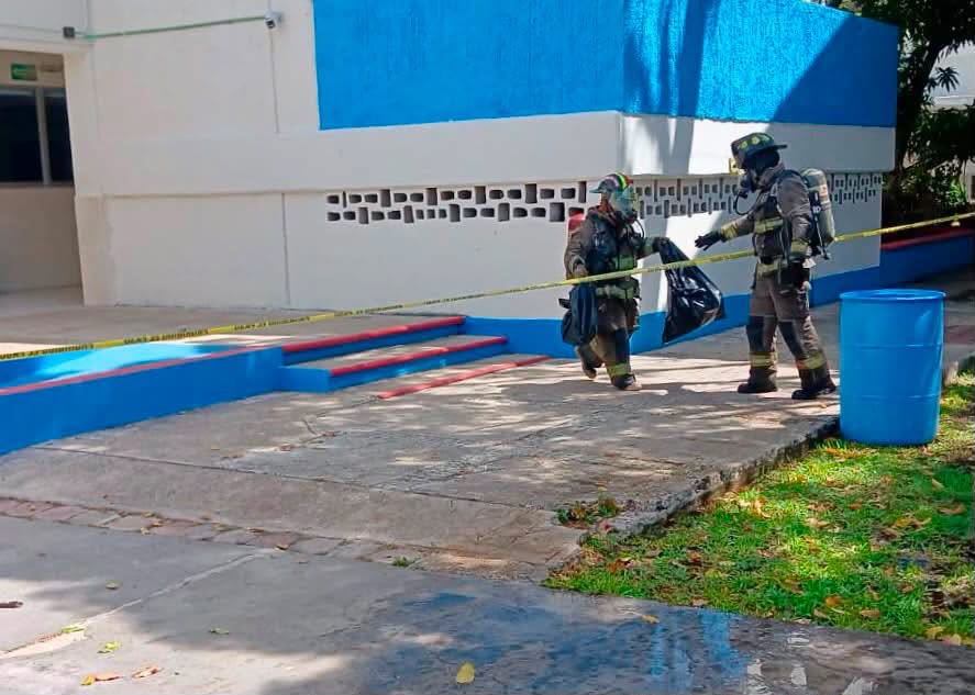 Derrame químico evacua laboratorio en Instituto La Salle