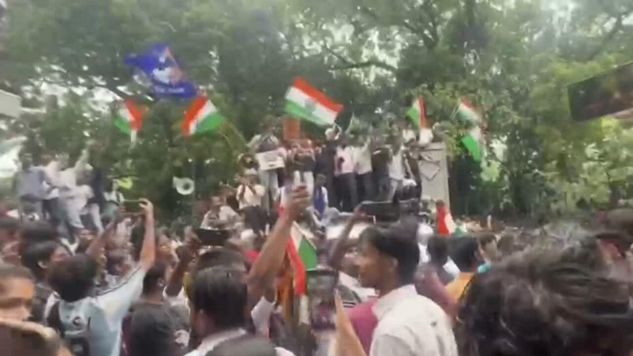 Protestas en India exigen renuncia de ministro de Educación