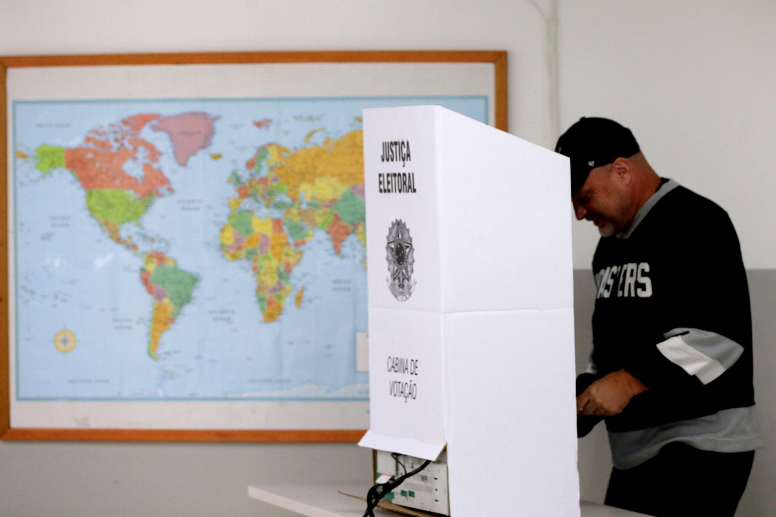 Brasil niega visas a funcionarios de EU para elecciones