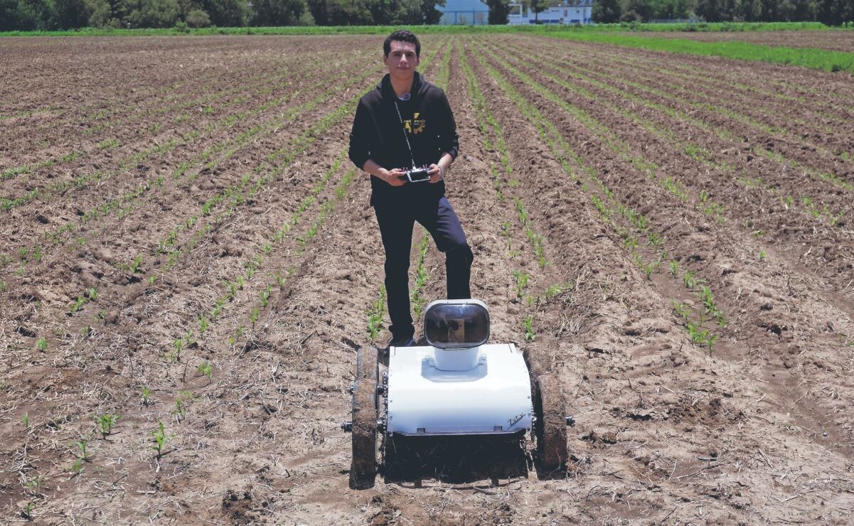 Joven mexicano crea robot para mejorar agricultura