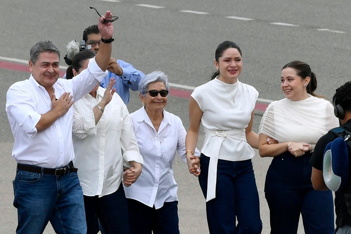 Juan Orlando Hernández regresa a Honduras tras indulto de Trump