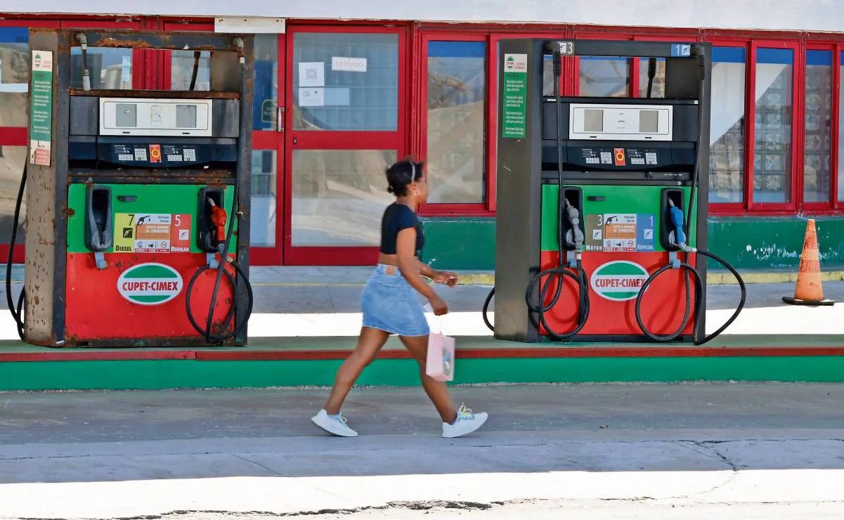 Cuba abre gasolineras y farmacias al sector privado