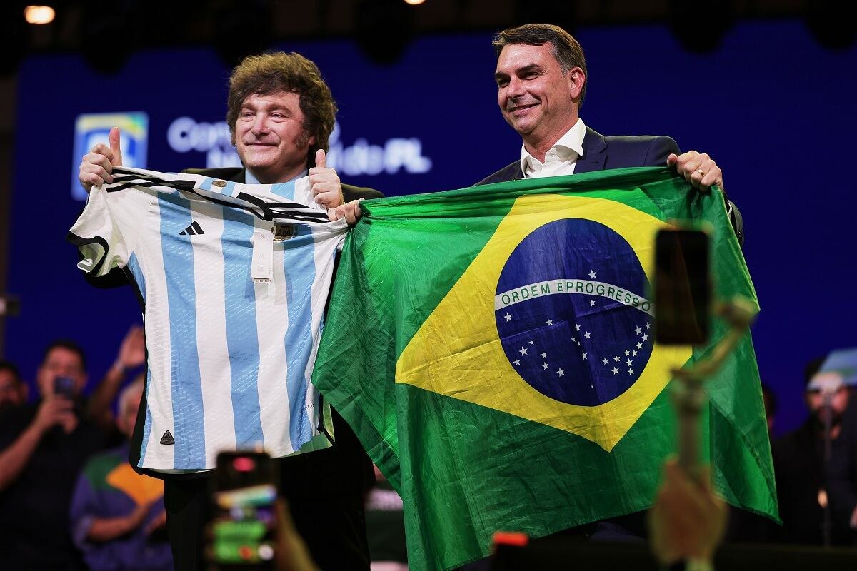 Flávio Bolsonaro lanza candidatura presidencial en Brasil