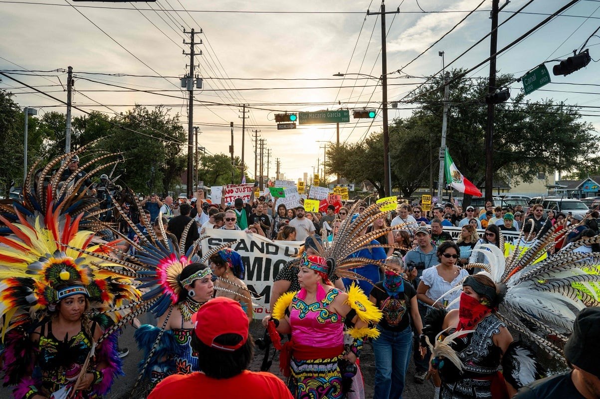 Migrantes niegan que mexicano embistiera a agentes de ICE
