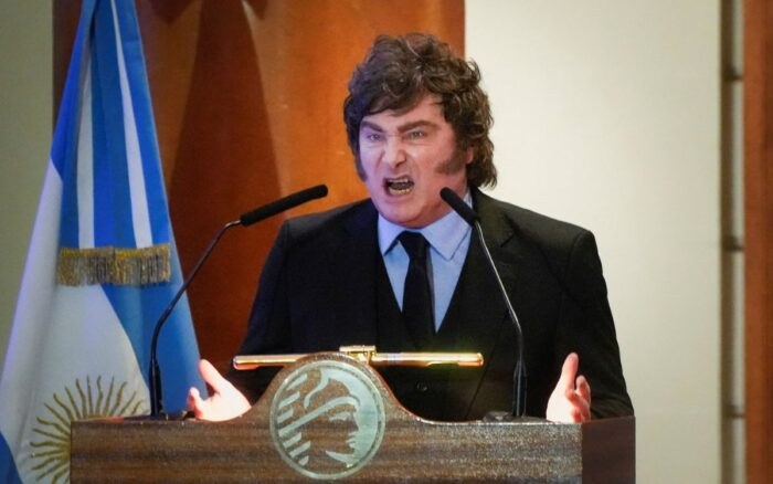 Milei acusa a México y Brasil de financiar campaña antiargentina