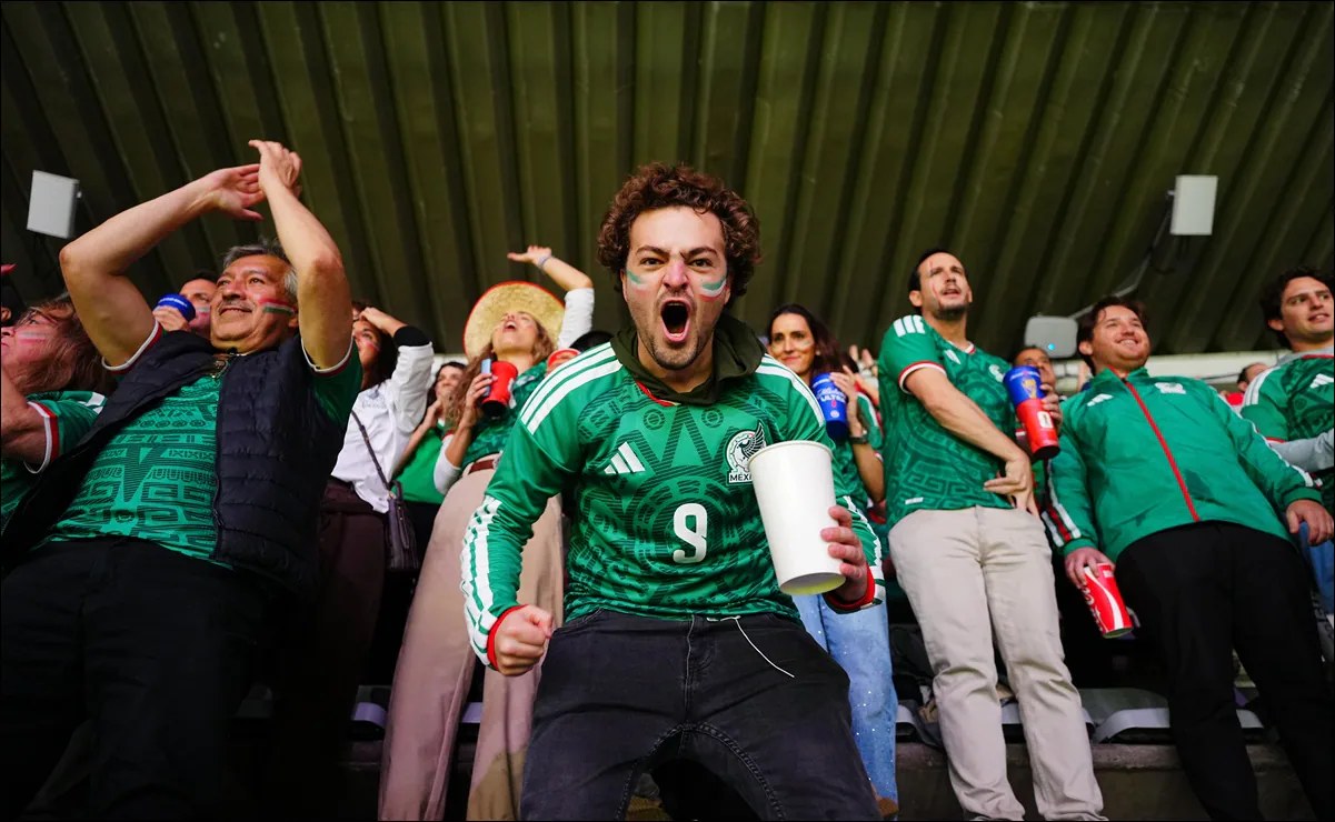 Afición mexicana vibra en Estadio Ciudad de México ante Ecuador