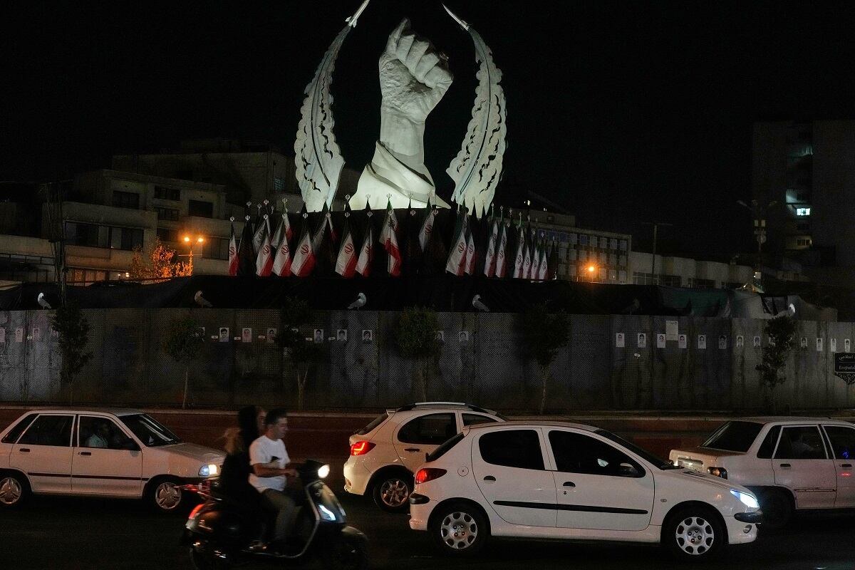 Muere militar de EU en Irak; aumentan bombardeos contra Irán