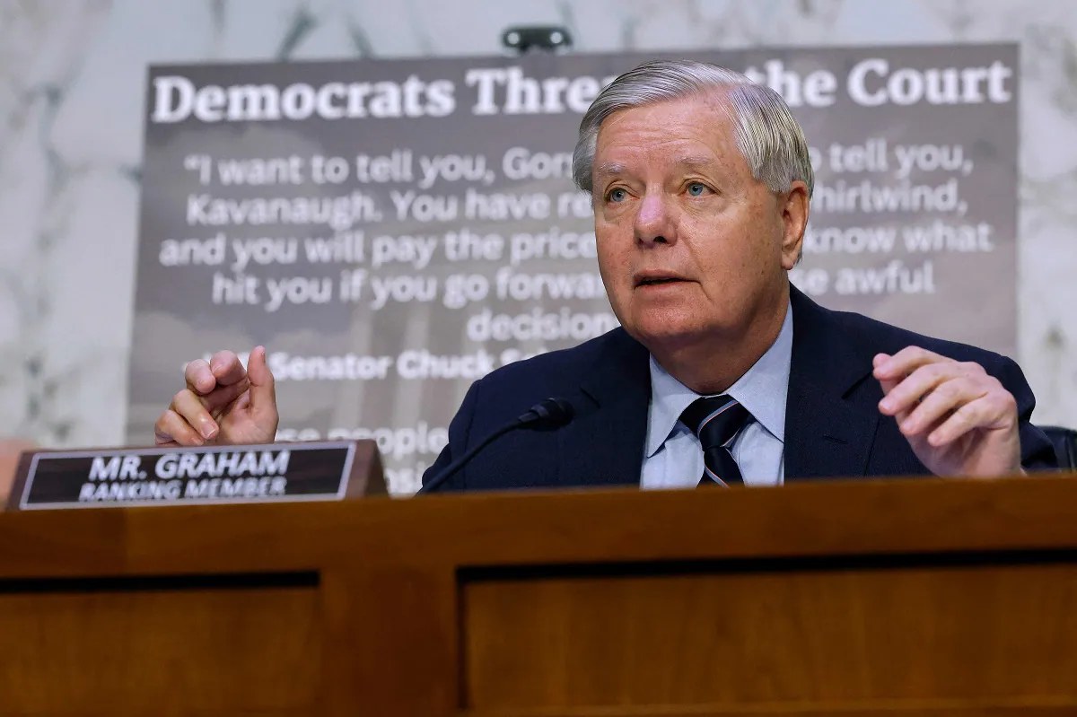Muere Lindsey Graham, senador clave en política de EU