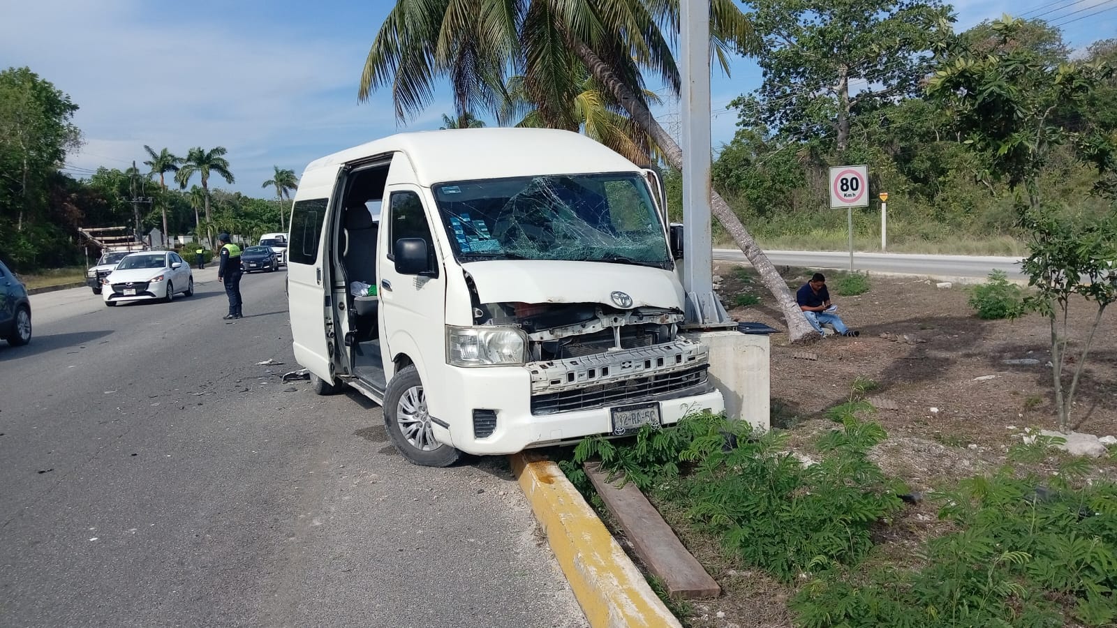 Choque deja dos turistas ingleses heridos en carretera 307