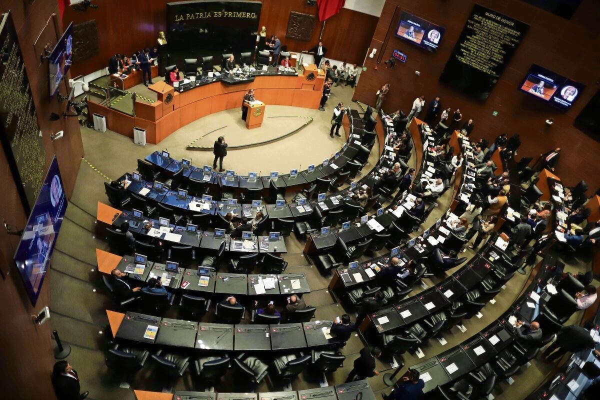 Senadores piden licencia a gobernadora de Baja California