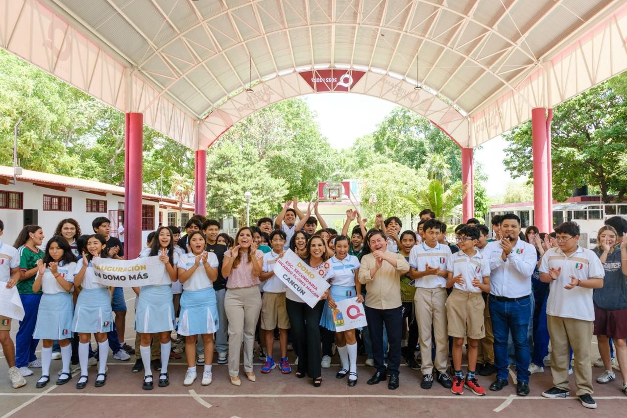 Inauguran domo en secundaria de Cancún tras 24 años
