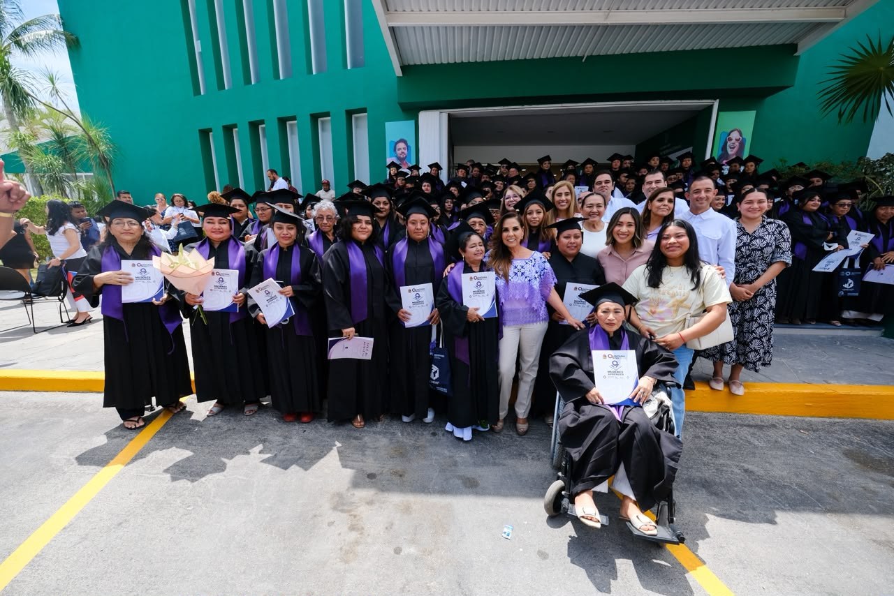 Entregan 181 certificados a mujeres en Quintana Roo