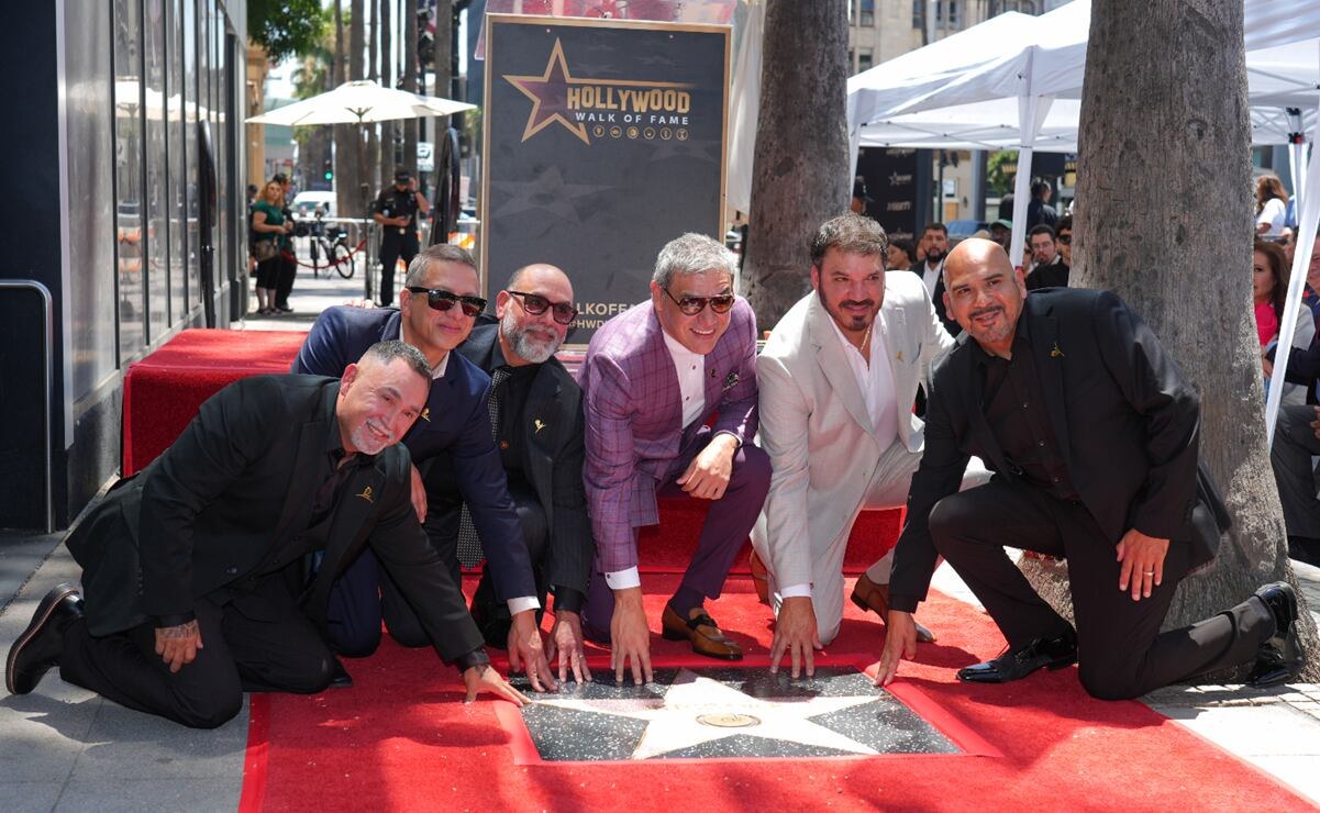 Intocable recibe estrella en Paseo de la Fama de Hollywood