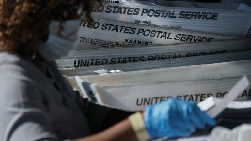 Trump presenta pruebas de supuesto encubrimiento electoral