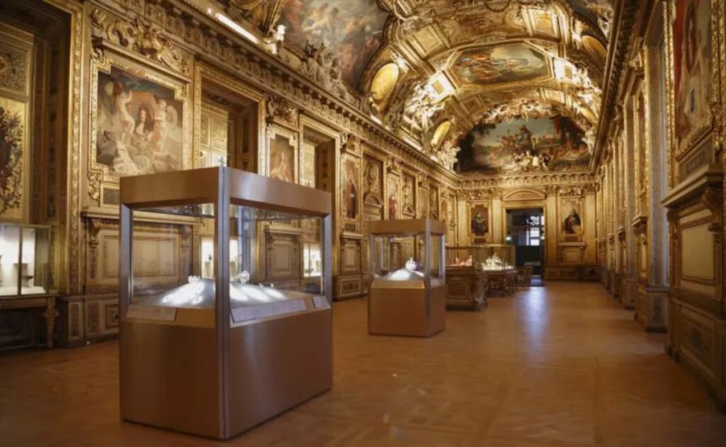 Museo del Louvre reabrirá Galería de Apolo en octubre 2025