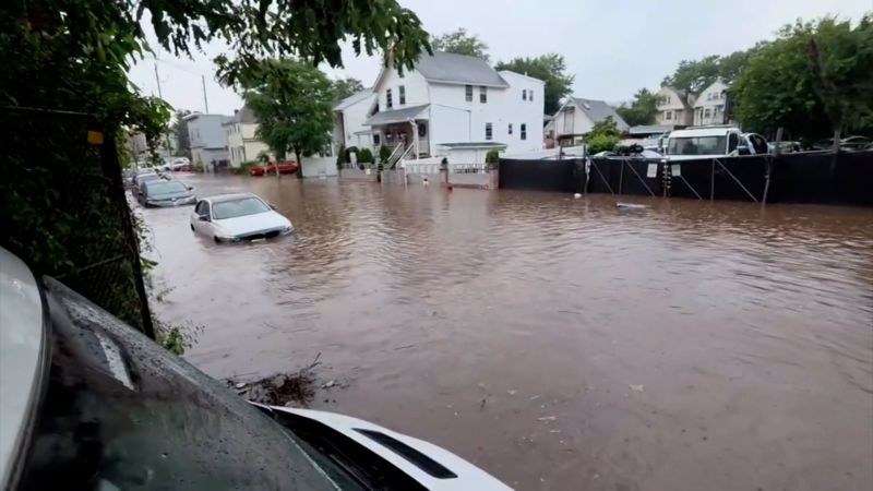 Inundaciones afectan el este de Nueva York por tormenta intensa