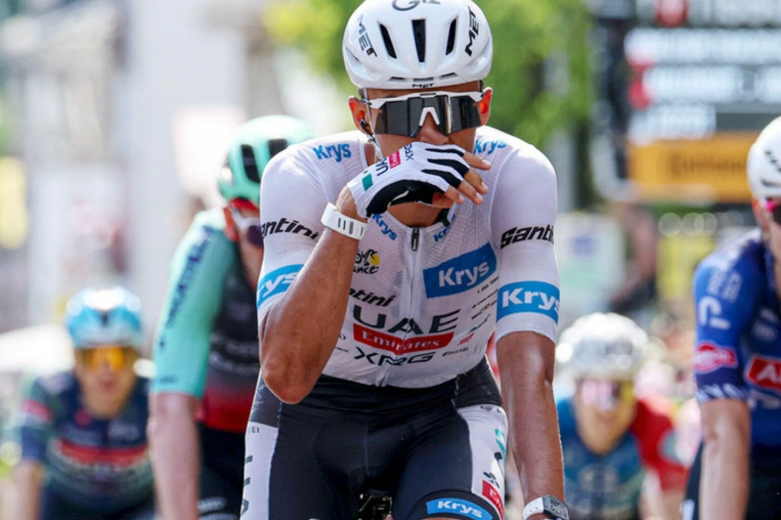 Isaac del Toro pierde posiciones en etapa 10 del Tour de Francia