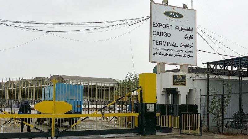 Buscan restos de avión Boeing desaparecido en Pakistán