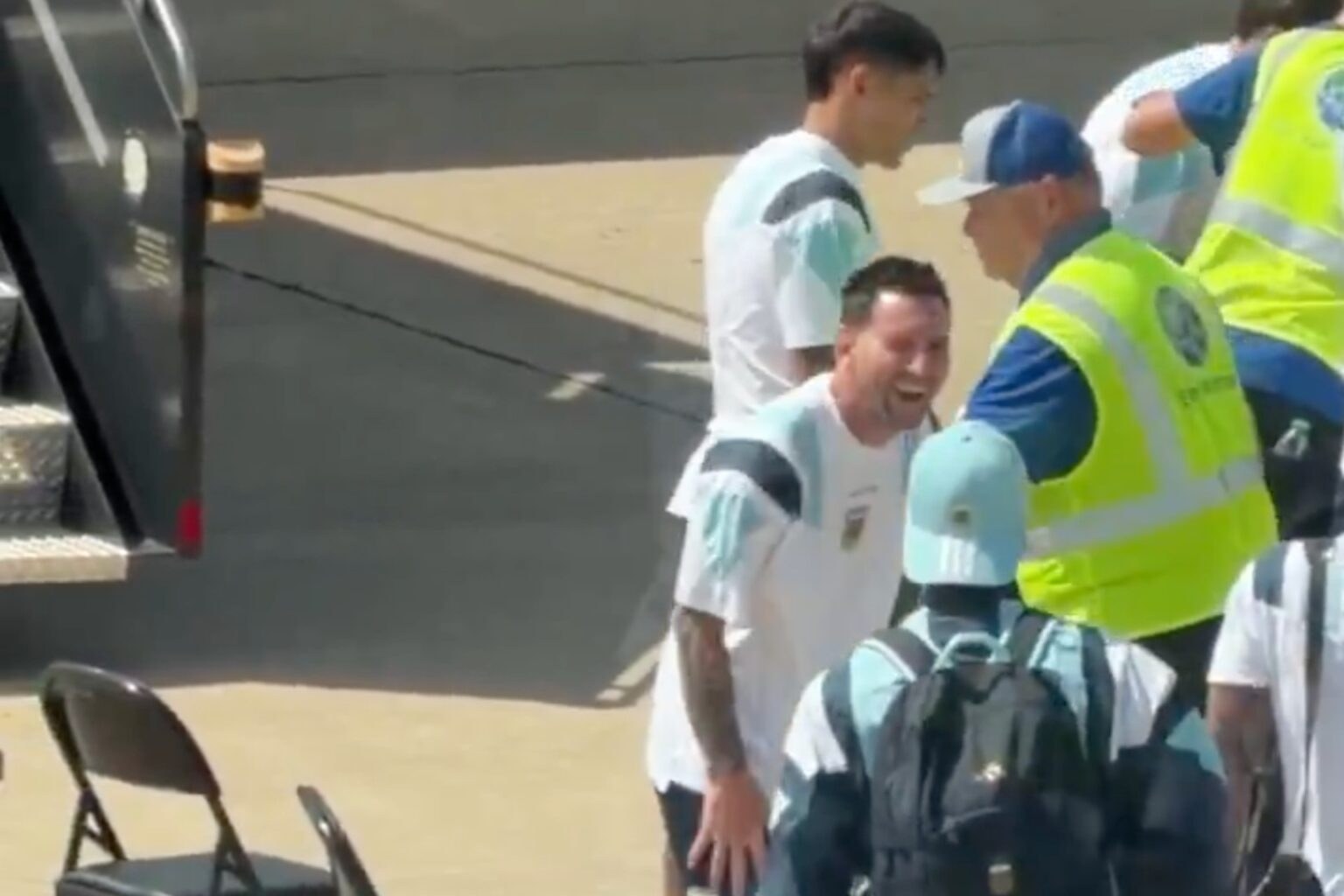 Messi ríe tras decomiso de encendedor a compañero en EE.UU.