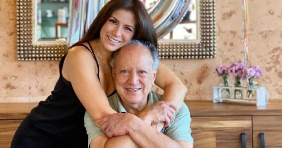 Alessandra Rosaldo enfrenta duelo tras muerte de su padre
