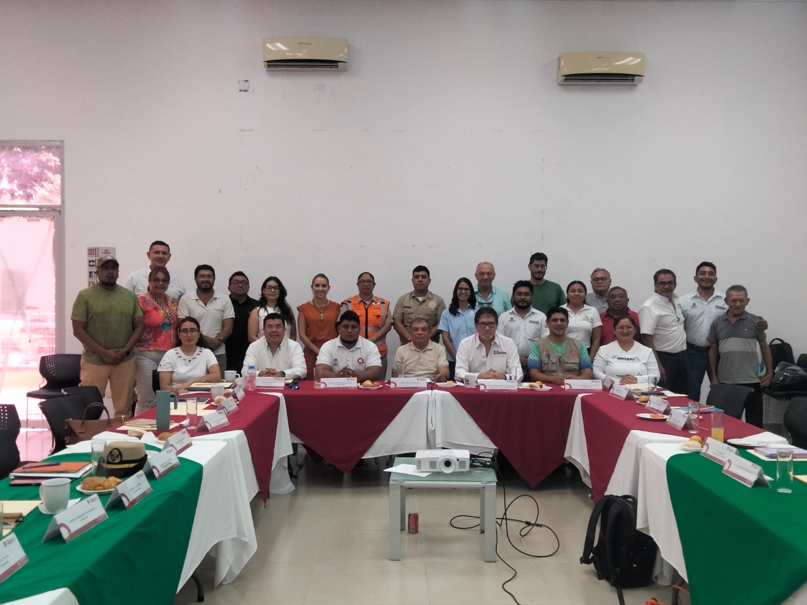 IBANQROO realiza sesión para manejo de Reserva Santuario Manatí