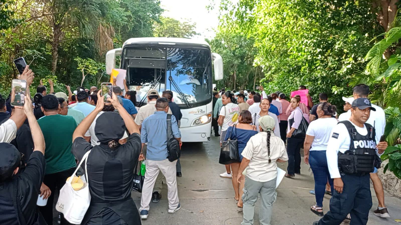 Protestan en Mayakobá por descuentos en propinas a trabajadores