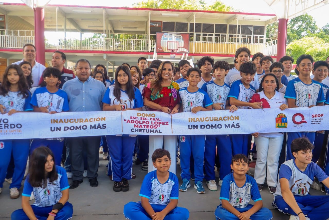 Entregan domo en secundaria Adolfo López Mateos en Chetumal