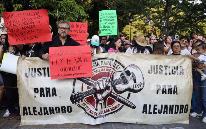 Familiares de Alejandro Leyva exigen justicia en Guelaguetza