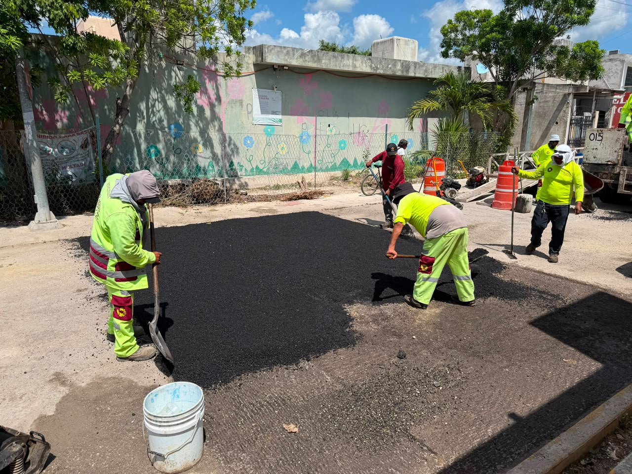 Rehabilitan vialidades en la SM 249 de Cancún