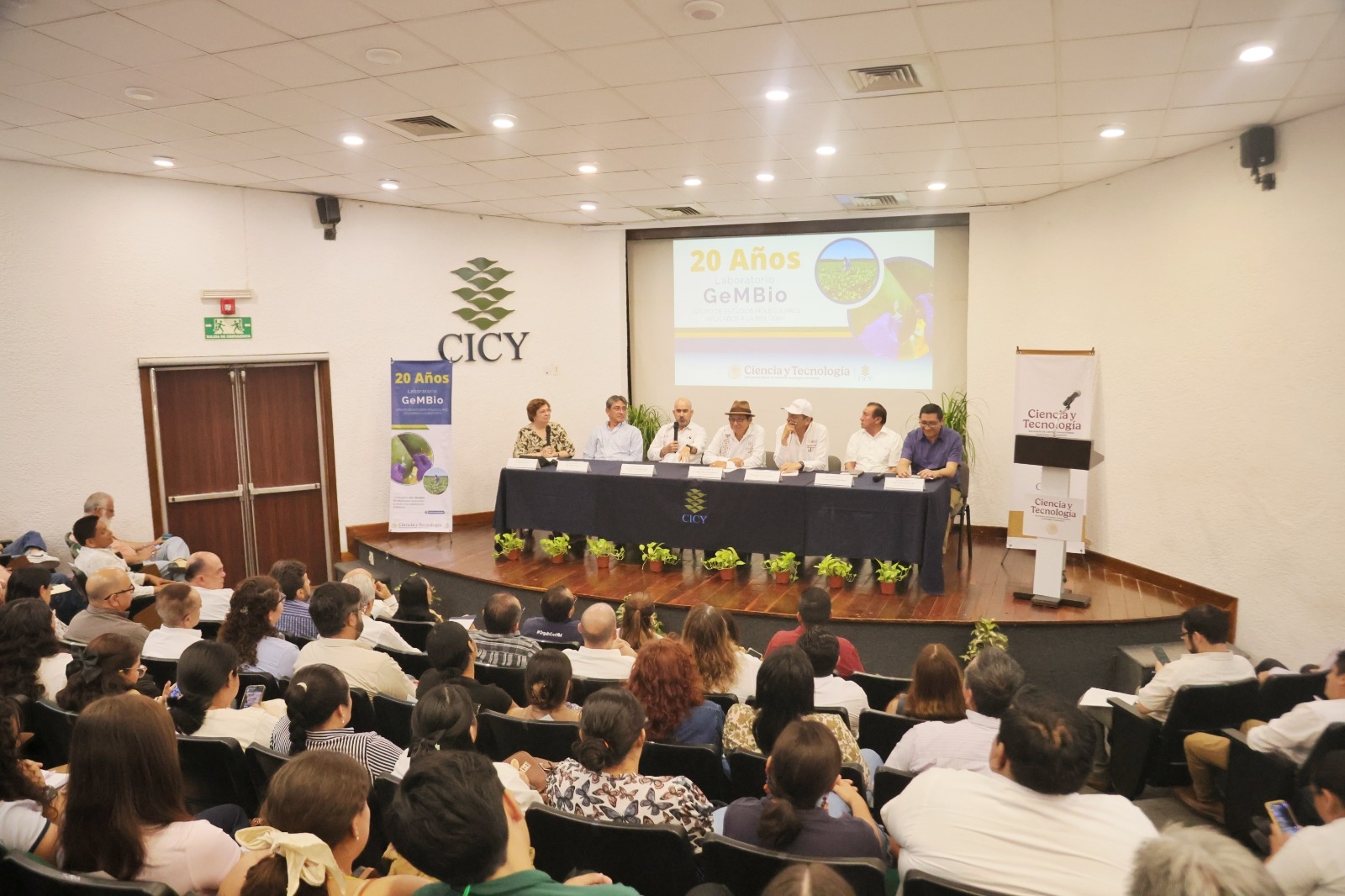 Quintana Roo reconoce 20 años del CICY en genética vegetal