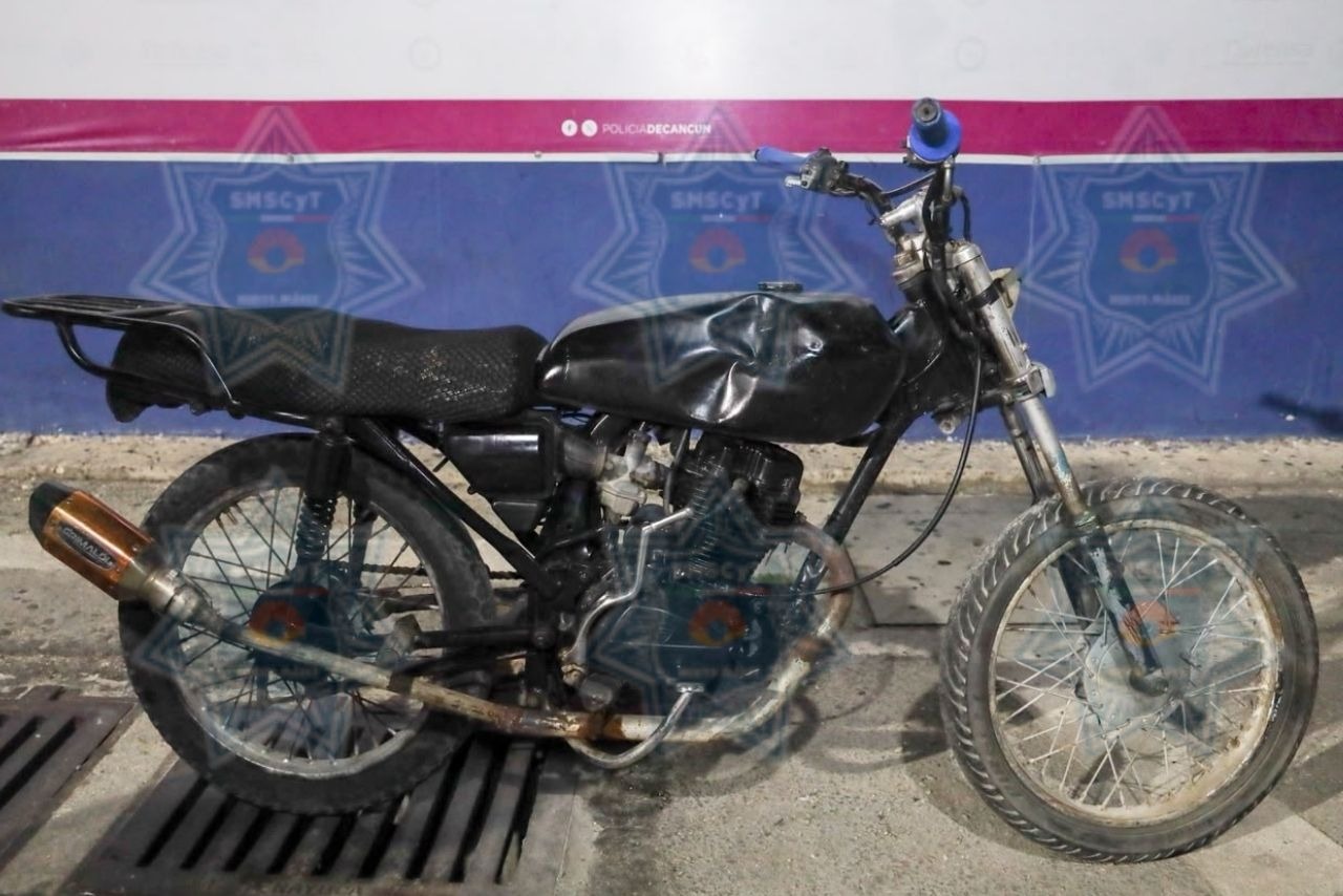 Policía Cancún recupera motocicleta robada y detiene a sospechoso