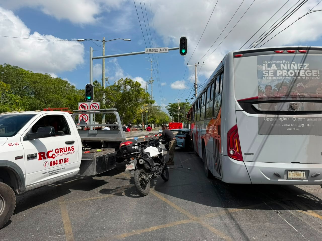 Choque en Cancún deja seis lesionados en Kabah y Madero