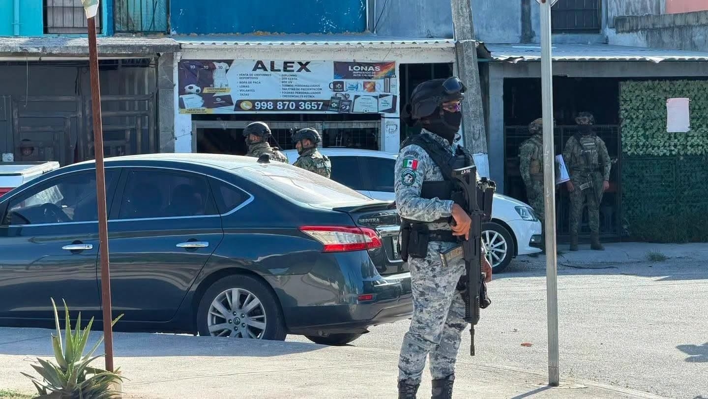 Catean dos casas en Cancún por presunto narcomenudeo