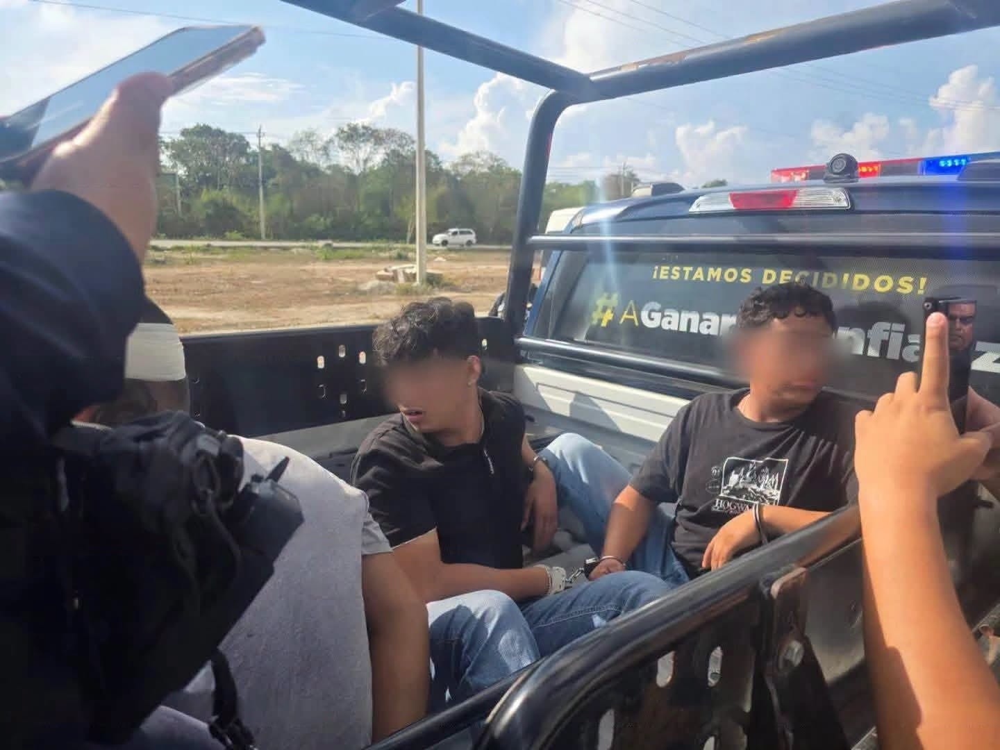 Policía detiene camioneta robada en Puerto Morelos